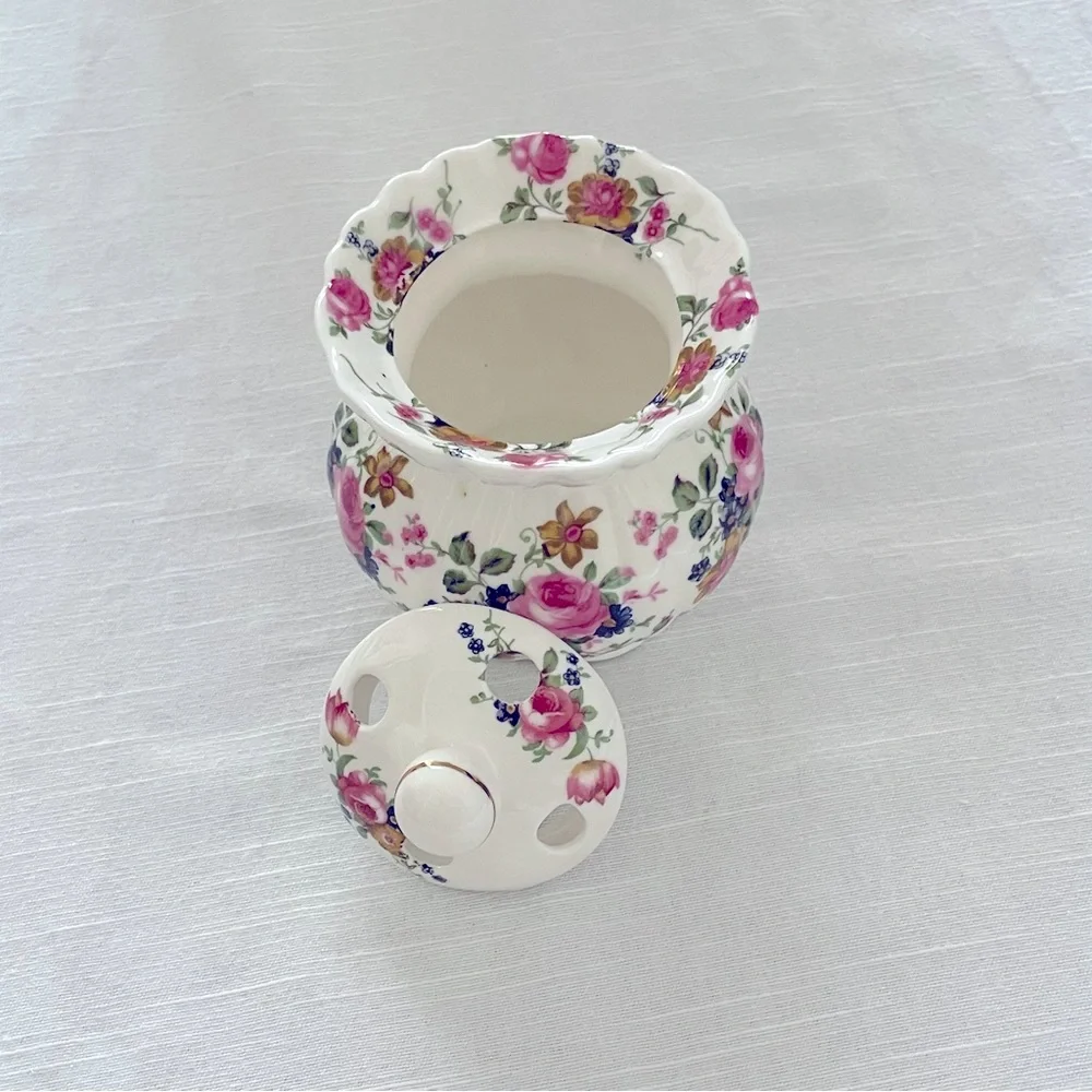 Rare Vintage~ DALIN~Fine Bone China/Porcelain Scallop Trinket Box/ Dish